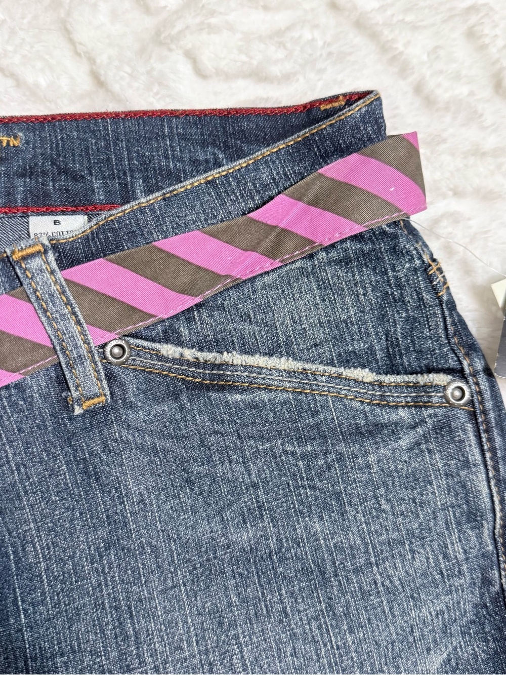 Covington Women's Dark Blue Flare Jeans with Pink Striped Belt - Size 6 - Picture 12 of 16
